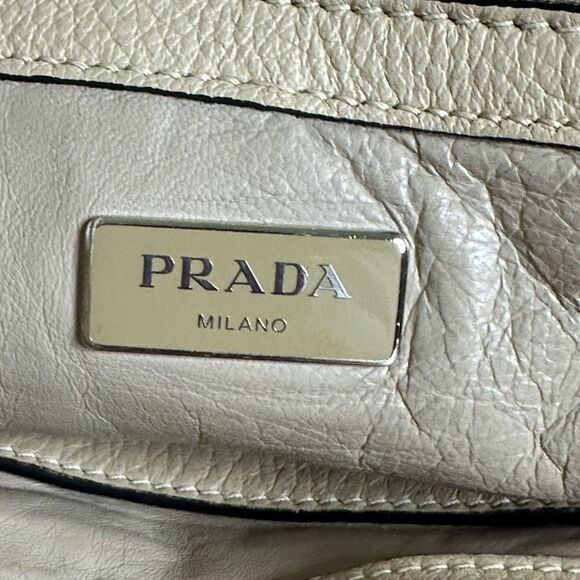 💯Authentic PRADA
Vitello Daino Twin Pocket Tote Sabbia🍀 - Picture 10 of 16